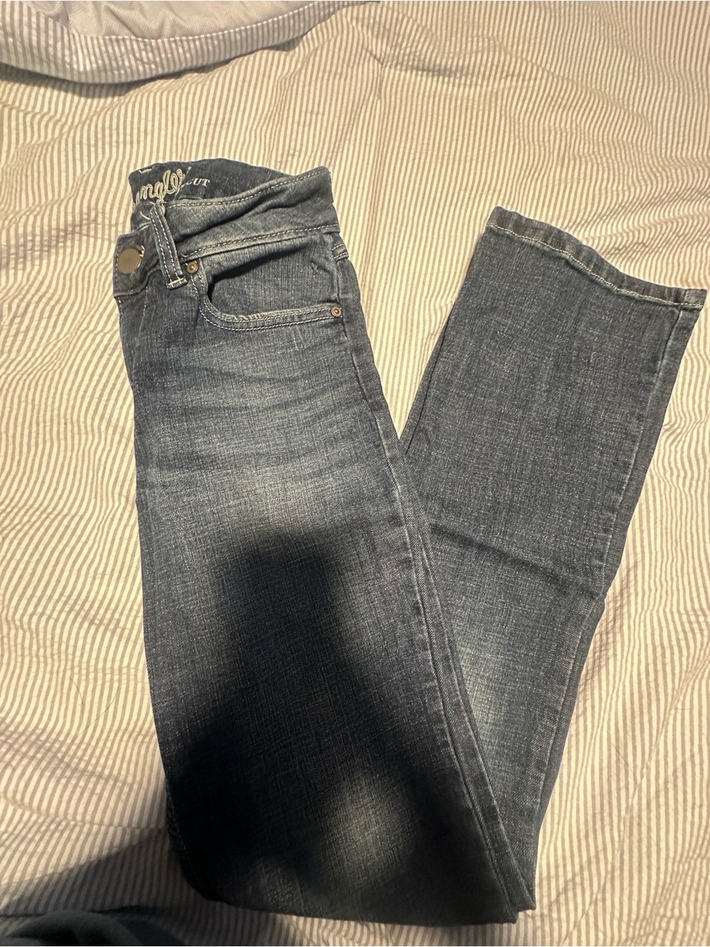 Wrangler Women's Mid-Rise Bootcute Jeans in Washed Blue